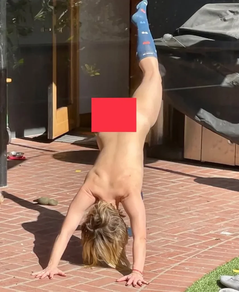Dax Shepard Posts Naked Photo of Kristen Bell to Celebrate Emmy Nod