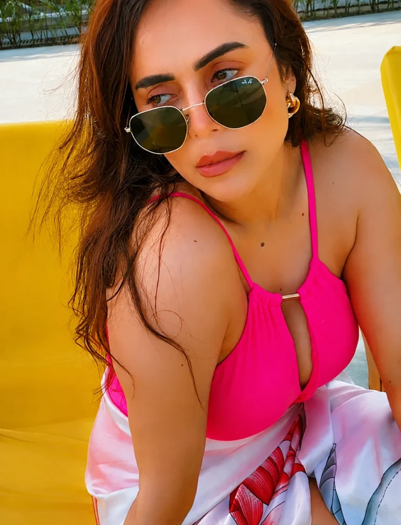 Nikita Rawal kiss