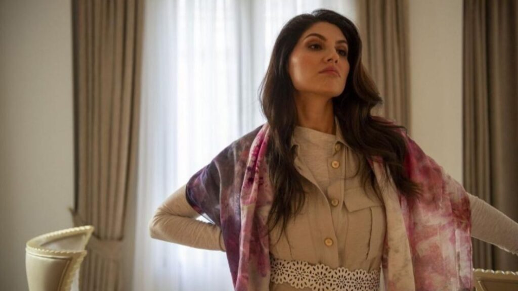 Elnaaz Norouzi in the fix movi