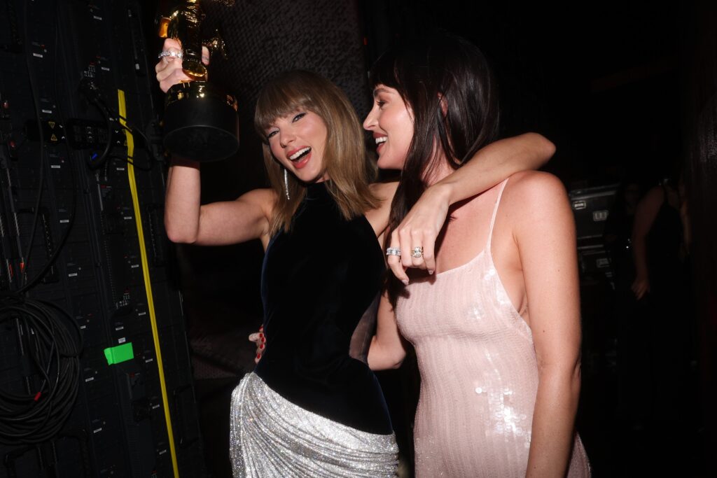 Taylor Swift and Dakota Johnson as MTV VMAs