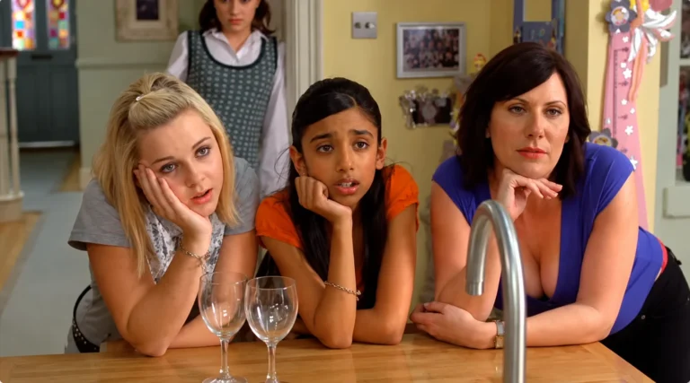 Angus, Thongs and Full-Frontal Snogging